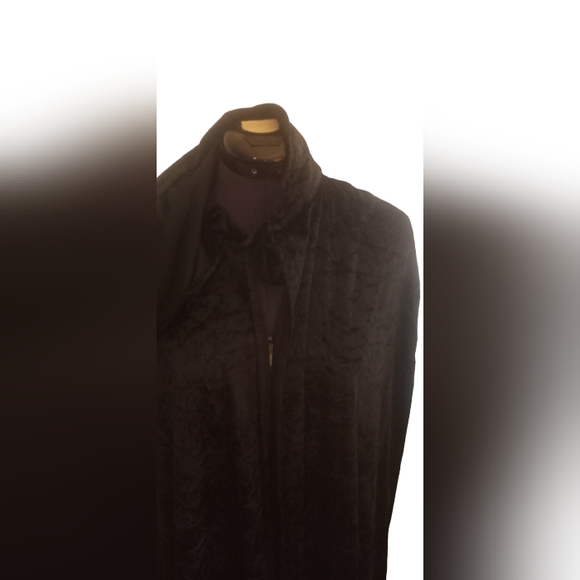 Black Velvet hooded Cape - Picture 3 of 3